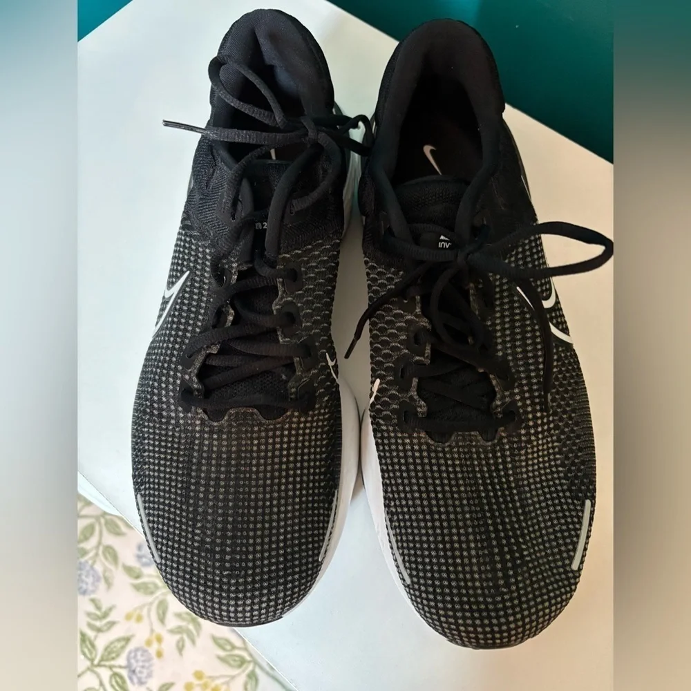 Nike Black and White Zoom Athletic Shoes Sneakers